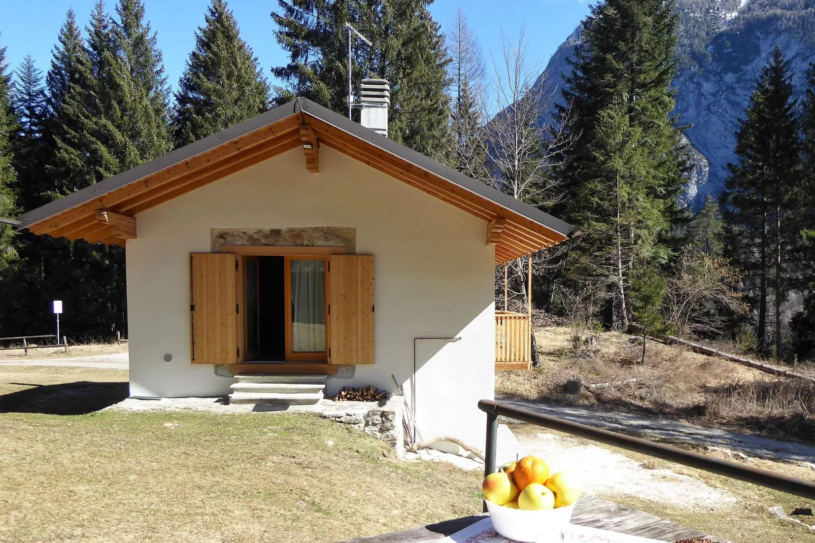Baita la Ciamorza-Exterior in summer