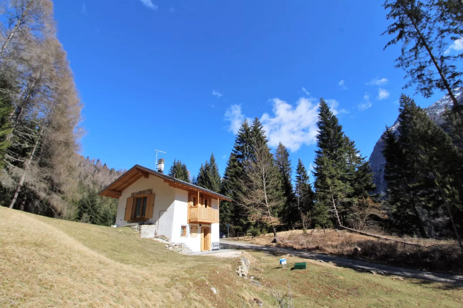 Baita la Ciamorza-Exterior in summer