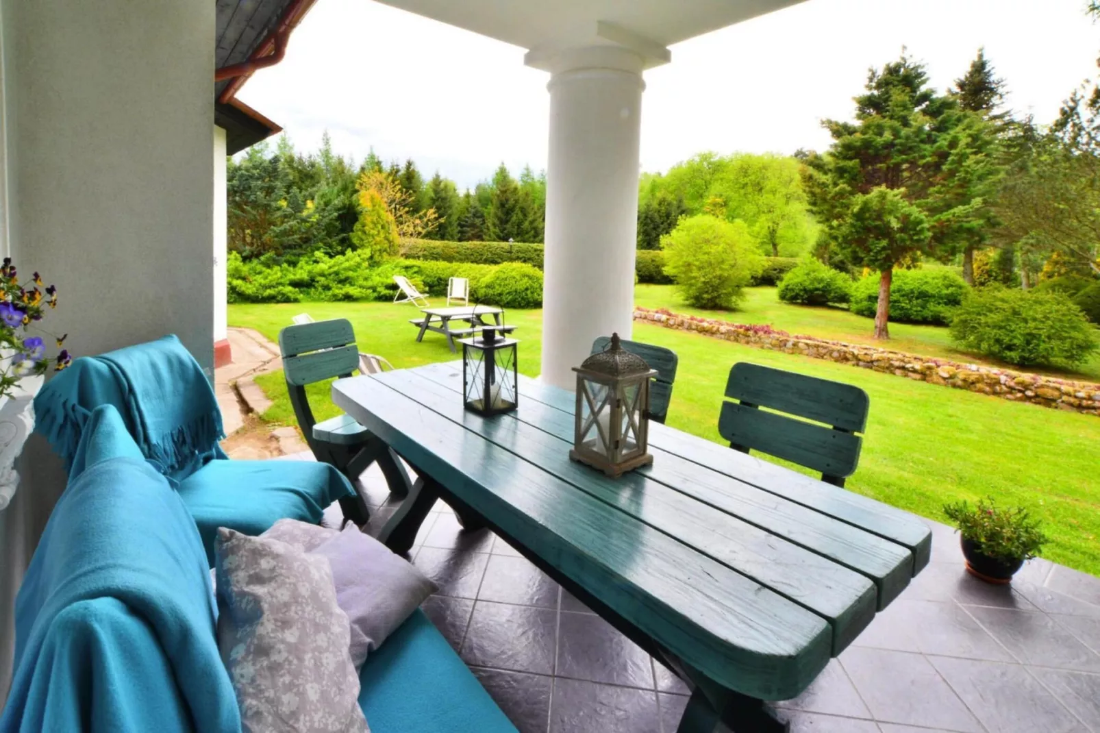 Willa wakacyjna dla 10 osób 182 m2 Knieja koło Polanowa - Terrasse / balcon