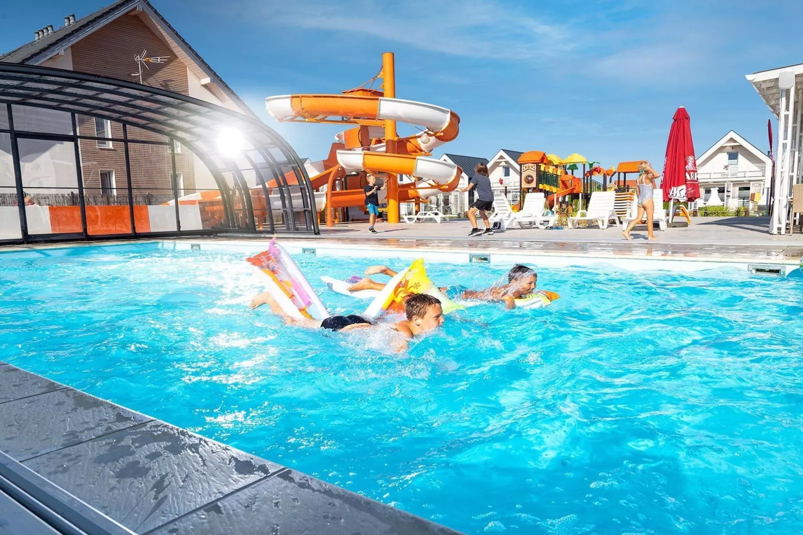 Apartament wakacyjny Sarbinowo-Schwimmbad