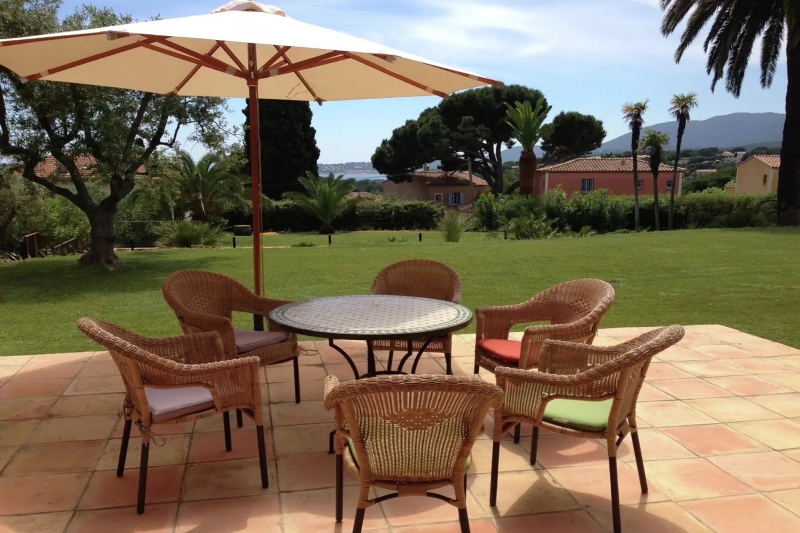 Villa Fleur Rouge-Terrace balcony