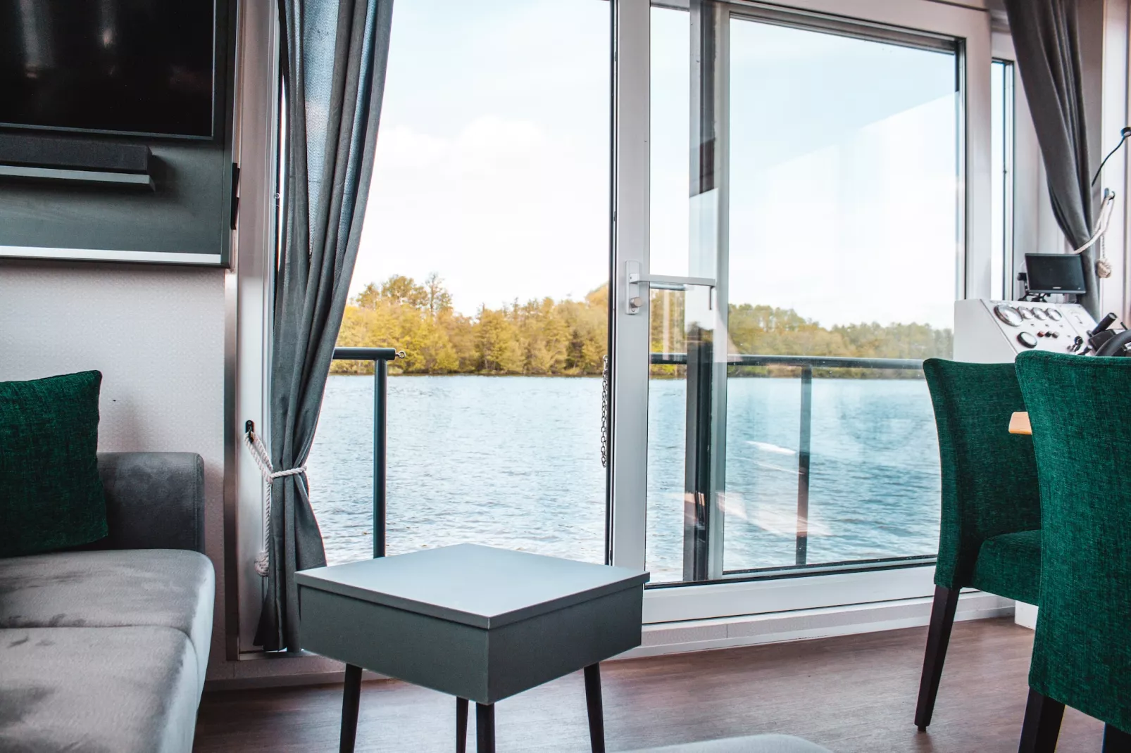 Hausboot Charlottenburg-Wohnzimmer