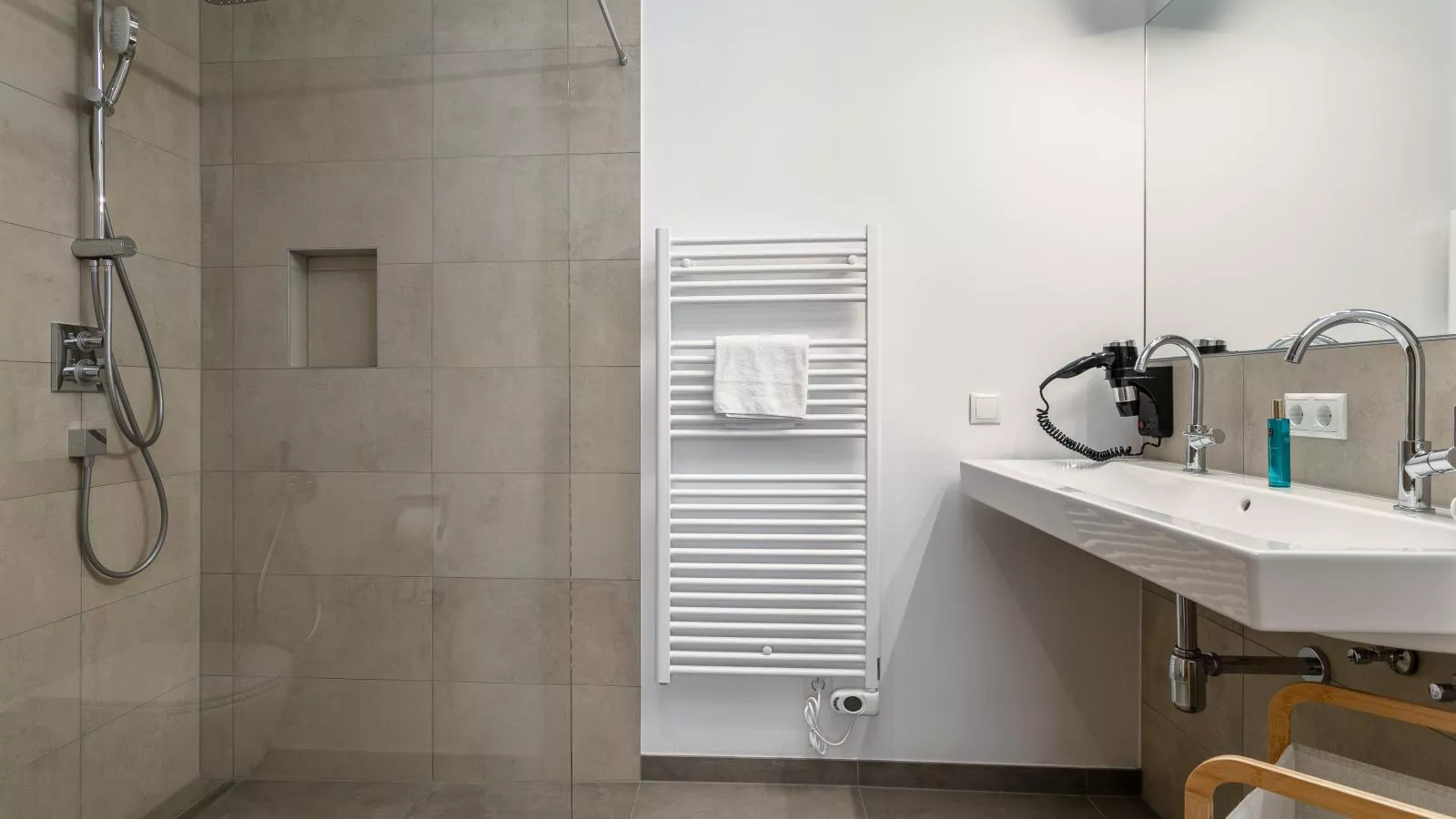 Tauernlodge Amadeiro Im Pongau-Bathroom