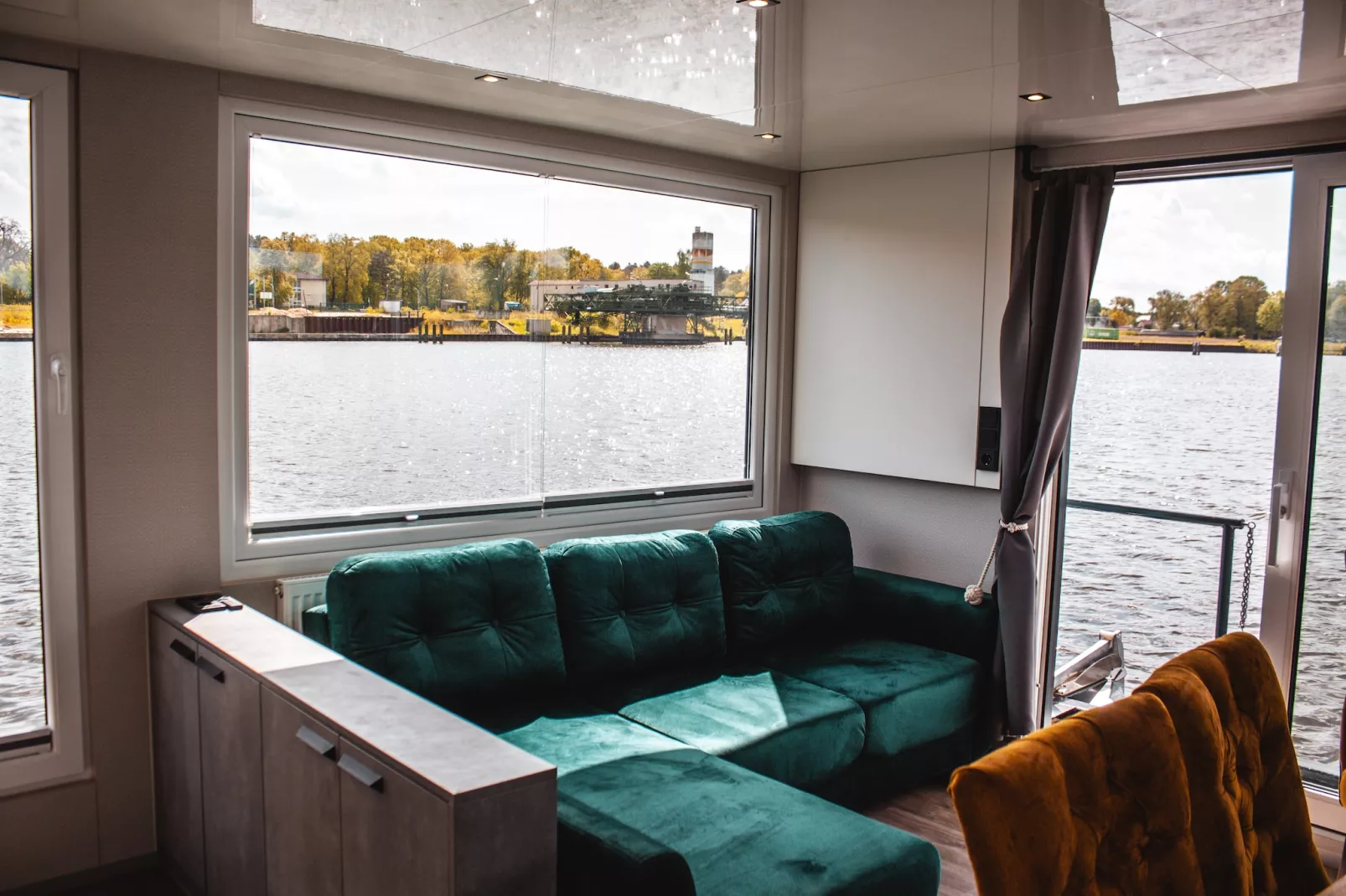 Hausboot Wannsee-Wohnzimmer