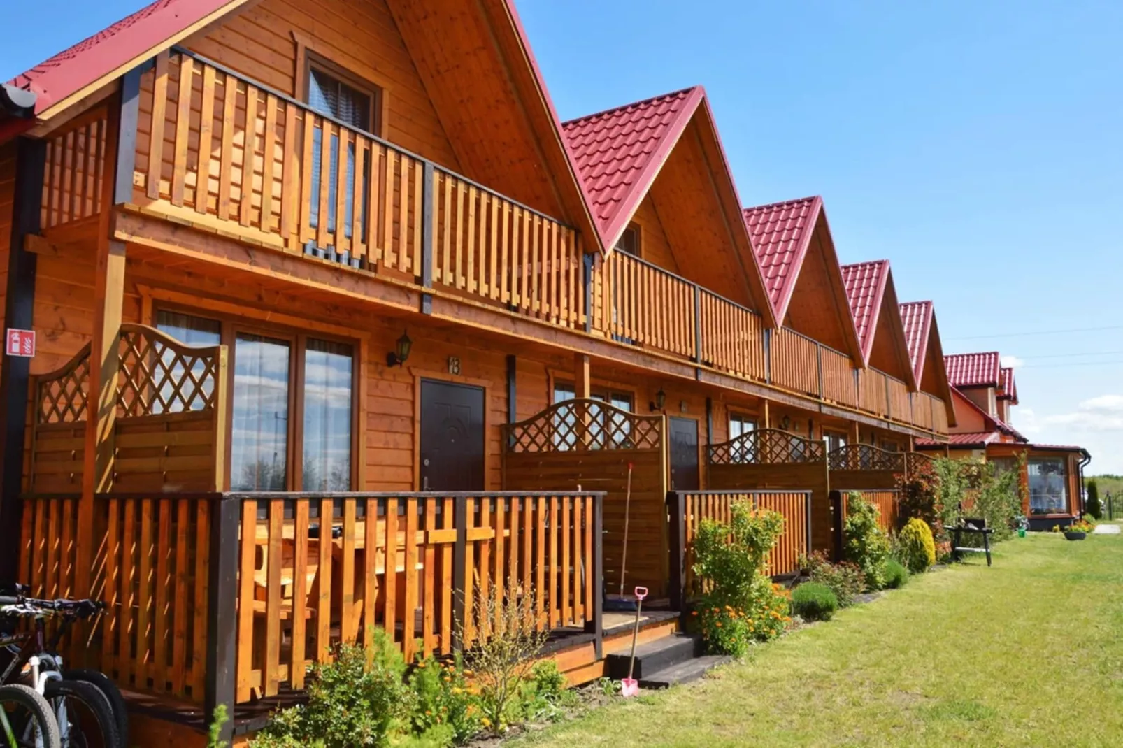 Domki wakacyjne z basenem dla 4 osób Jarosławiec-Exterior in summer