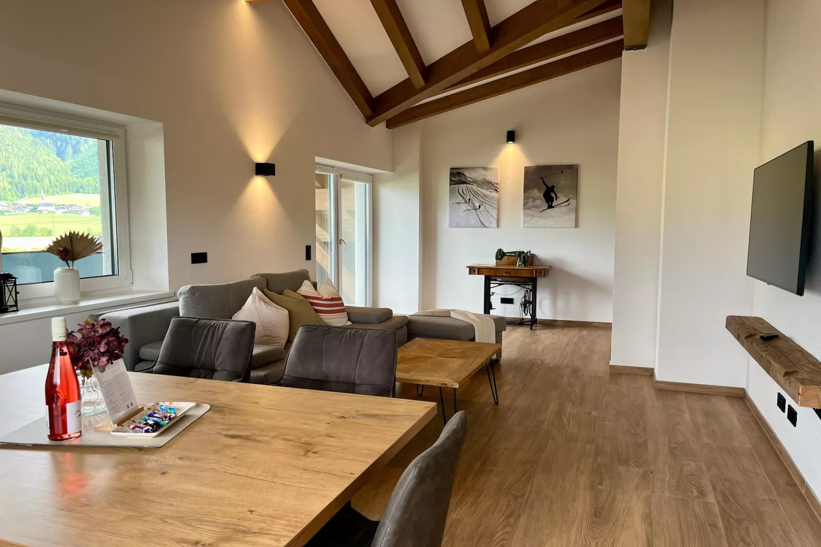 Penthouse "Voll-Bartl"-Wohnzimmer