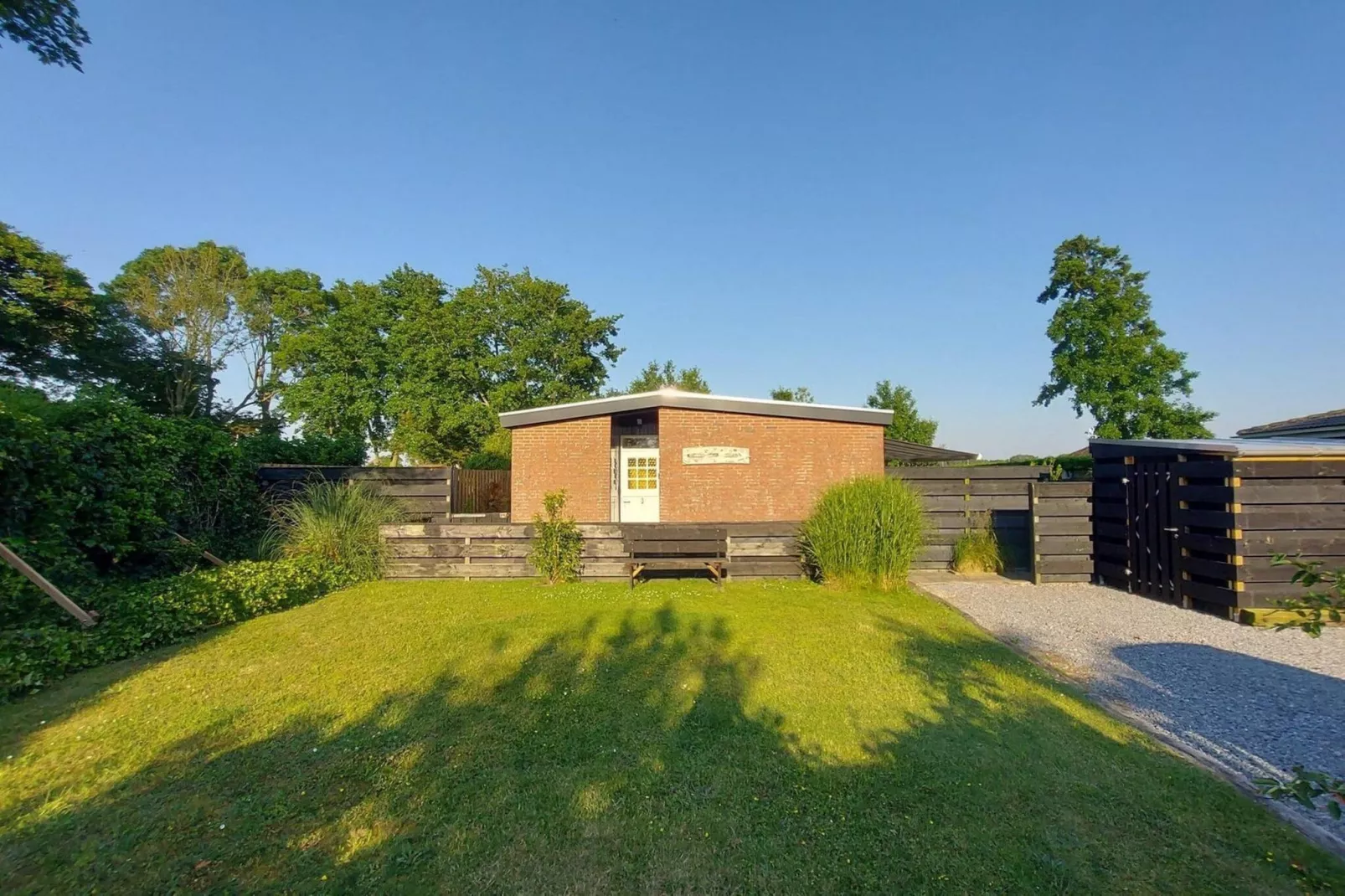 Eureka 073-Extérieur été