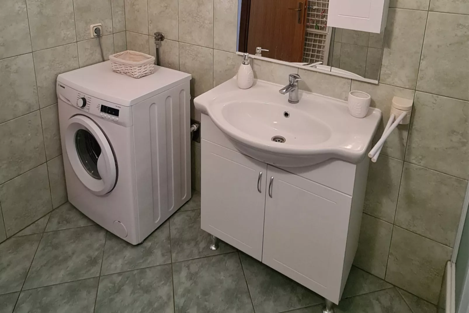 A6 - Apartments Ljilja PrivlakaA6 ca 60 qm bei Belegung mit 5-6 Pers-Bathroom