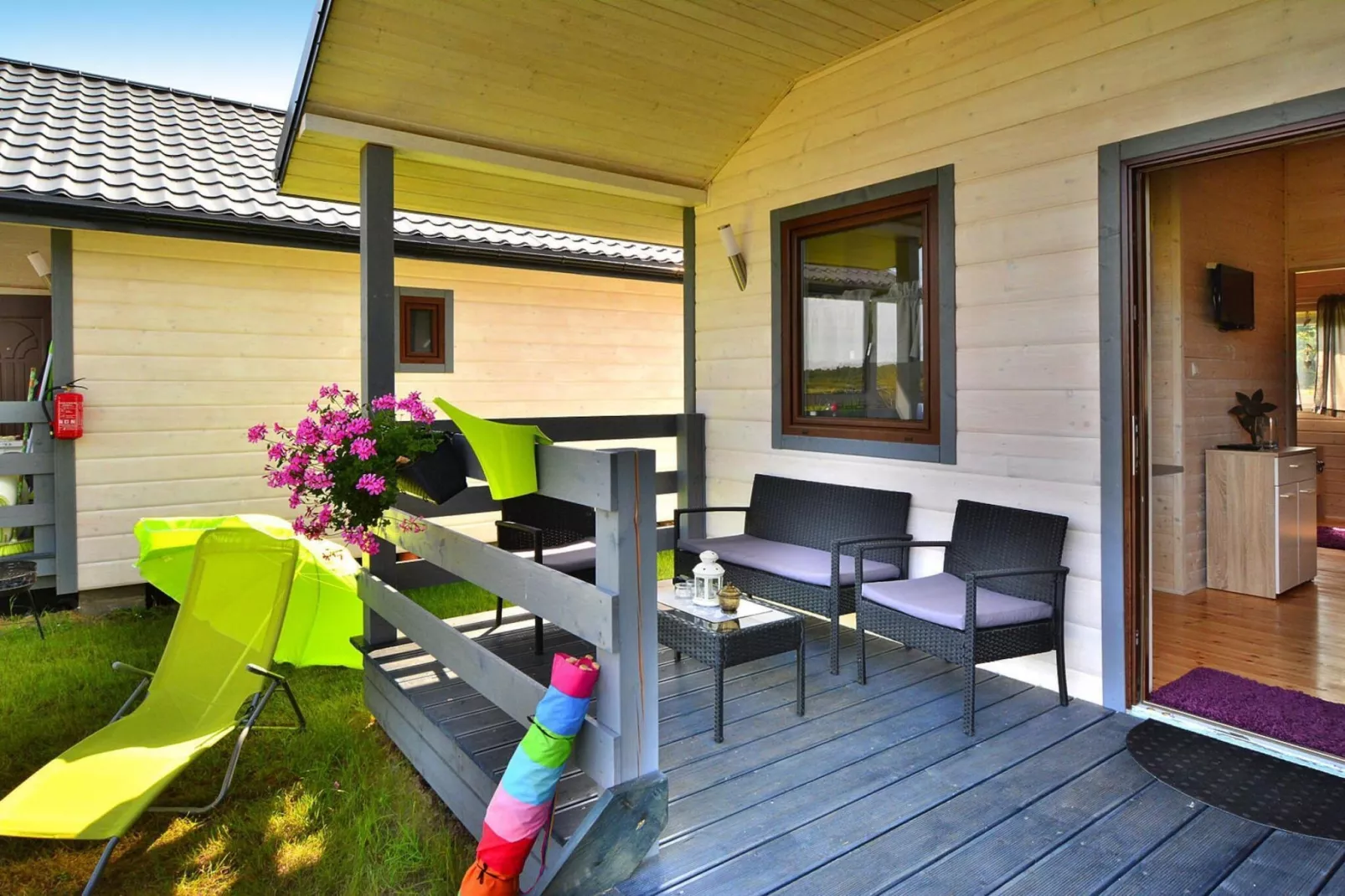 Domki wakacyjne przy basenie Jarosławiec-Terrace balcony