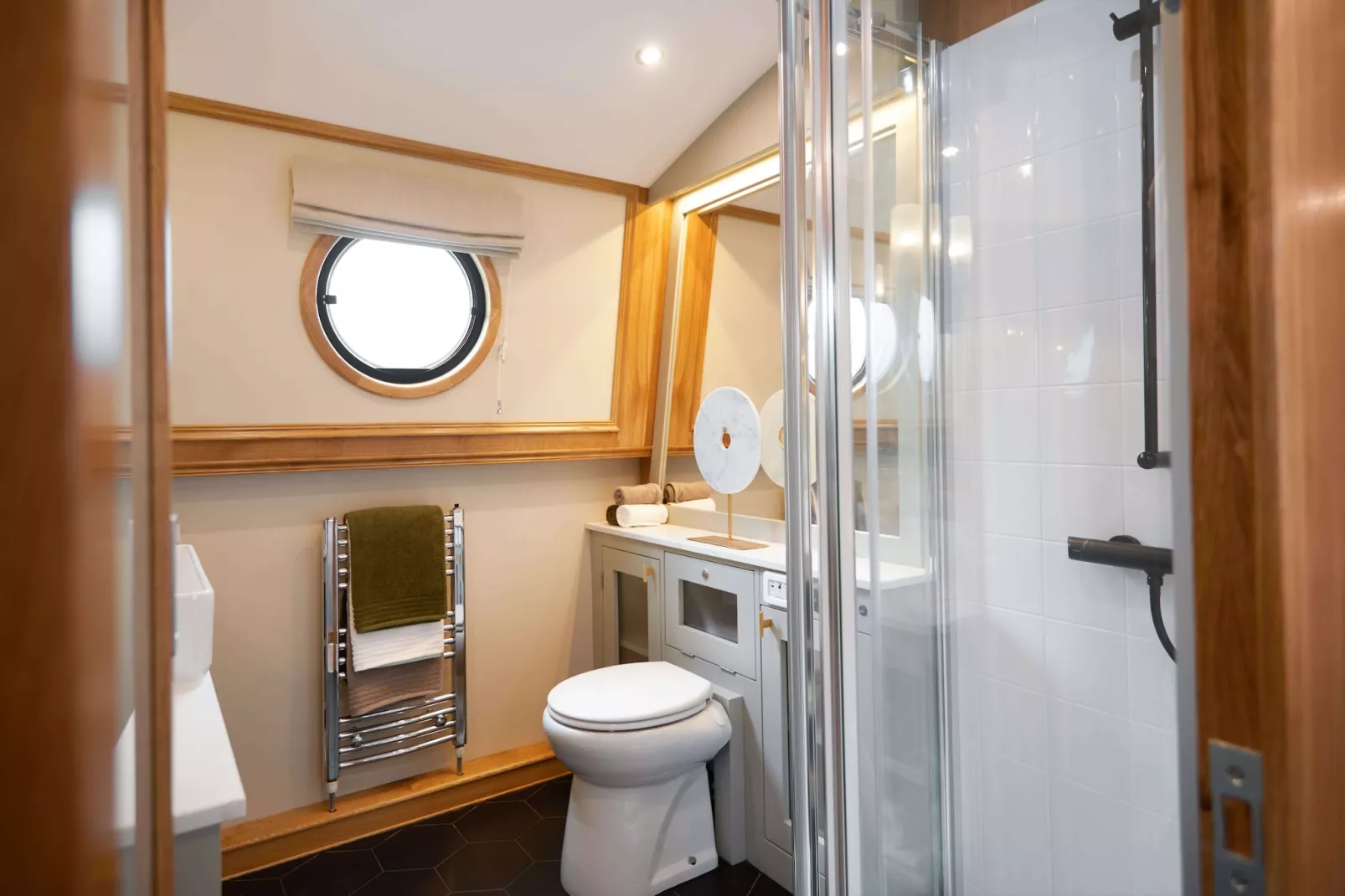 Wohnschiff Madame President-Bathroom