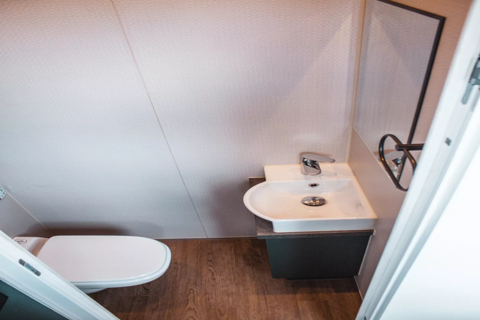 Hausboot Wannsee-Badezimmer