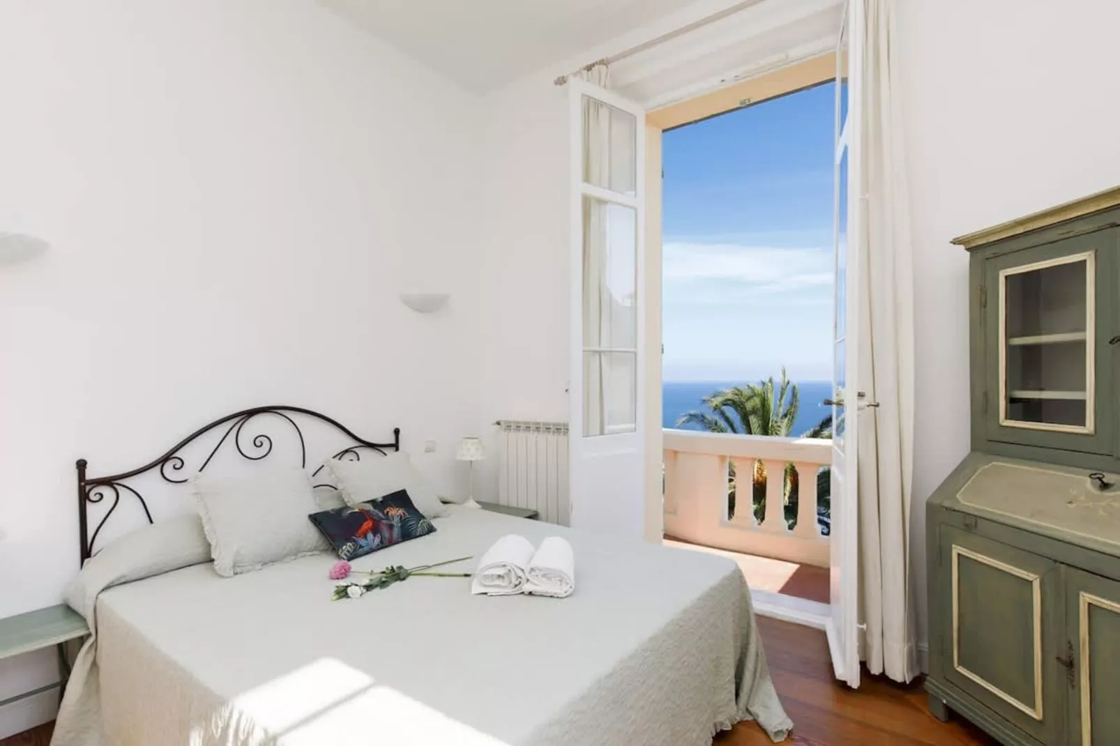 Magnifique villa avec vue sur mer et belle piscine-Chambre