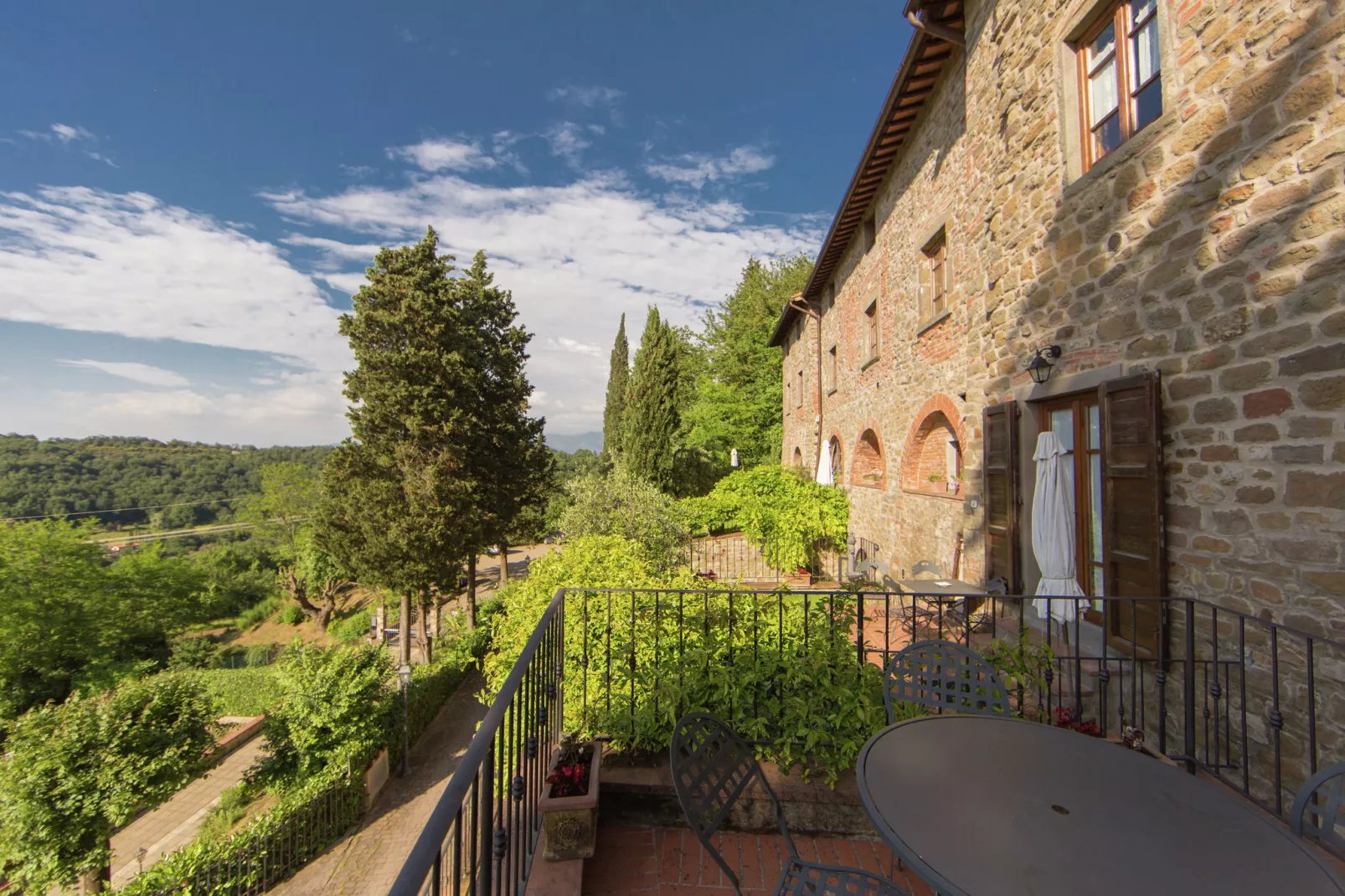 Gaville Cinque-Terrace balcony