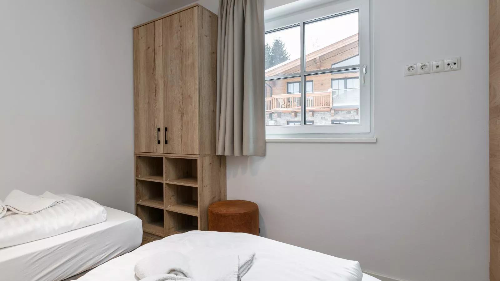 Tauernlodge Amadeiro Im Pongau-Bedroom