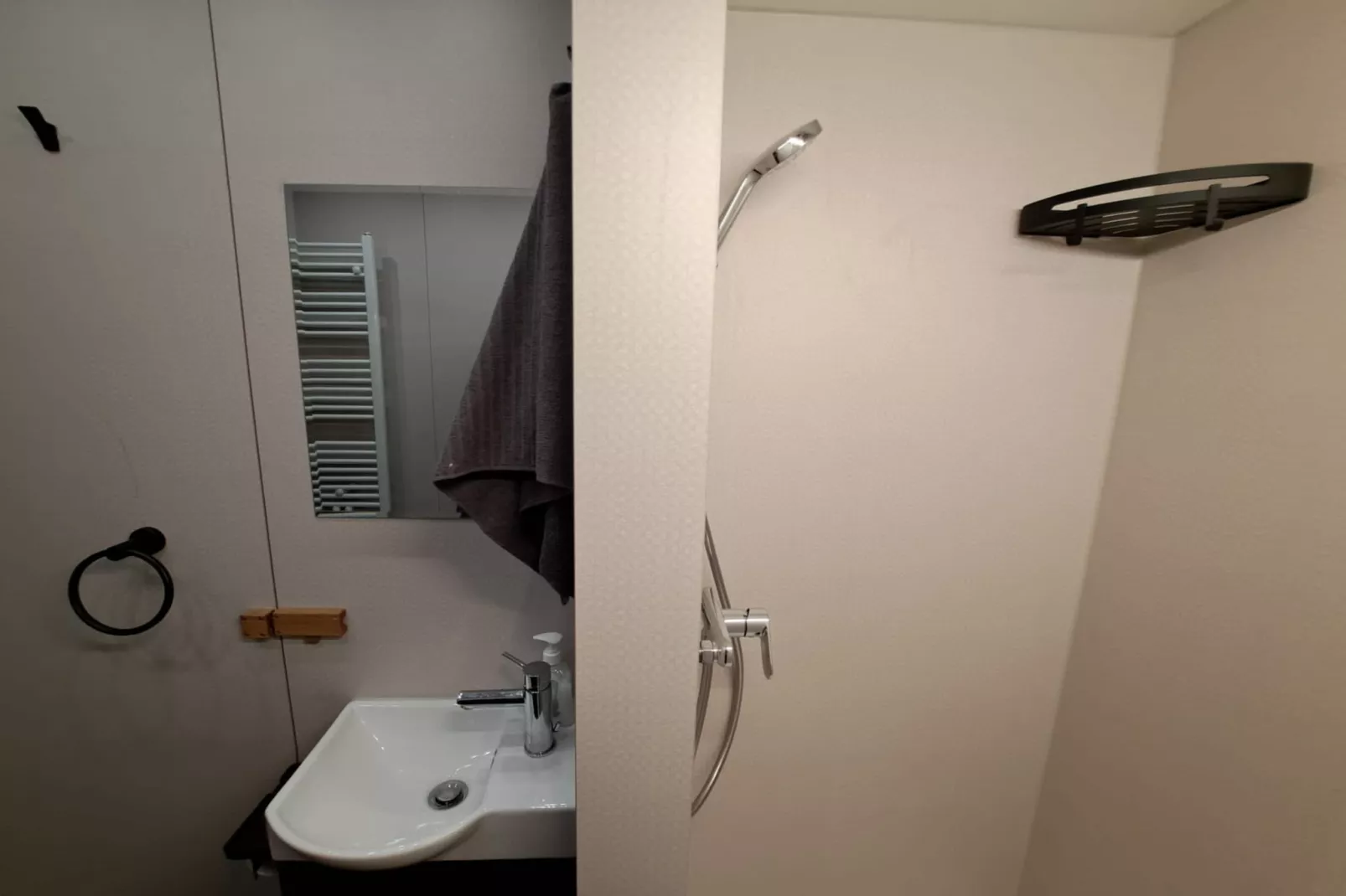 Hausboot Tegel-Badezimmer