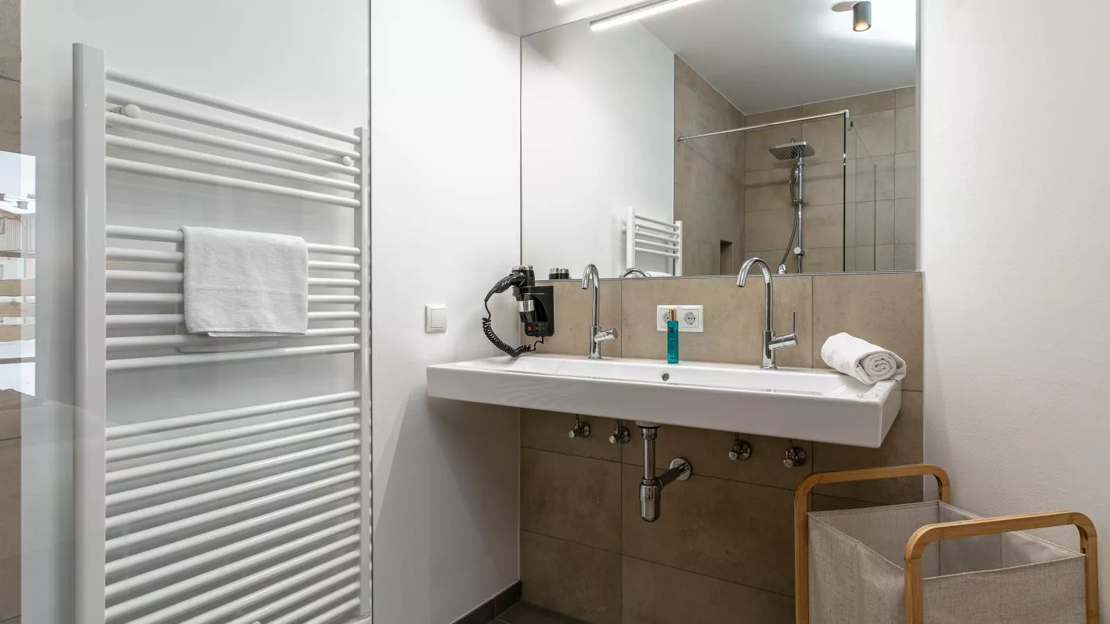 Tauernlodge Amadeiro Im Pongau-Bathroom