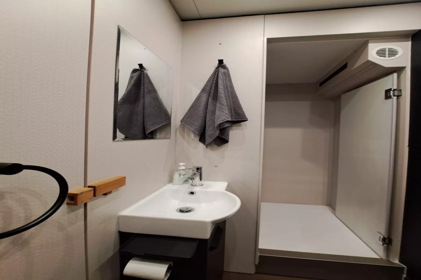 Hausboot Tegel-Badezimmer