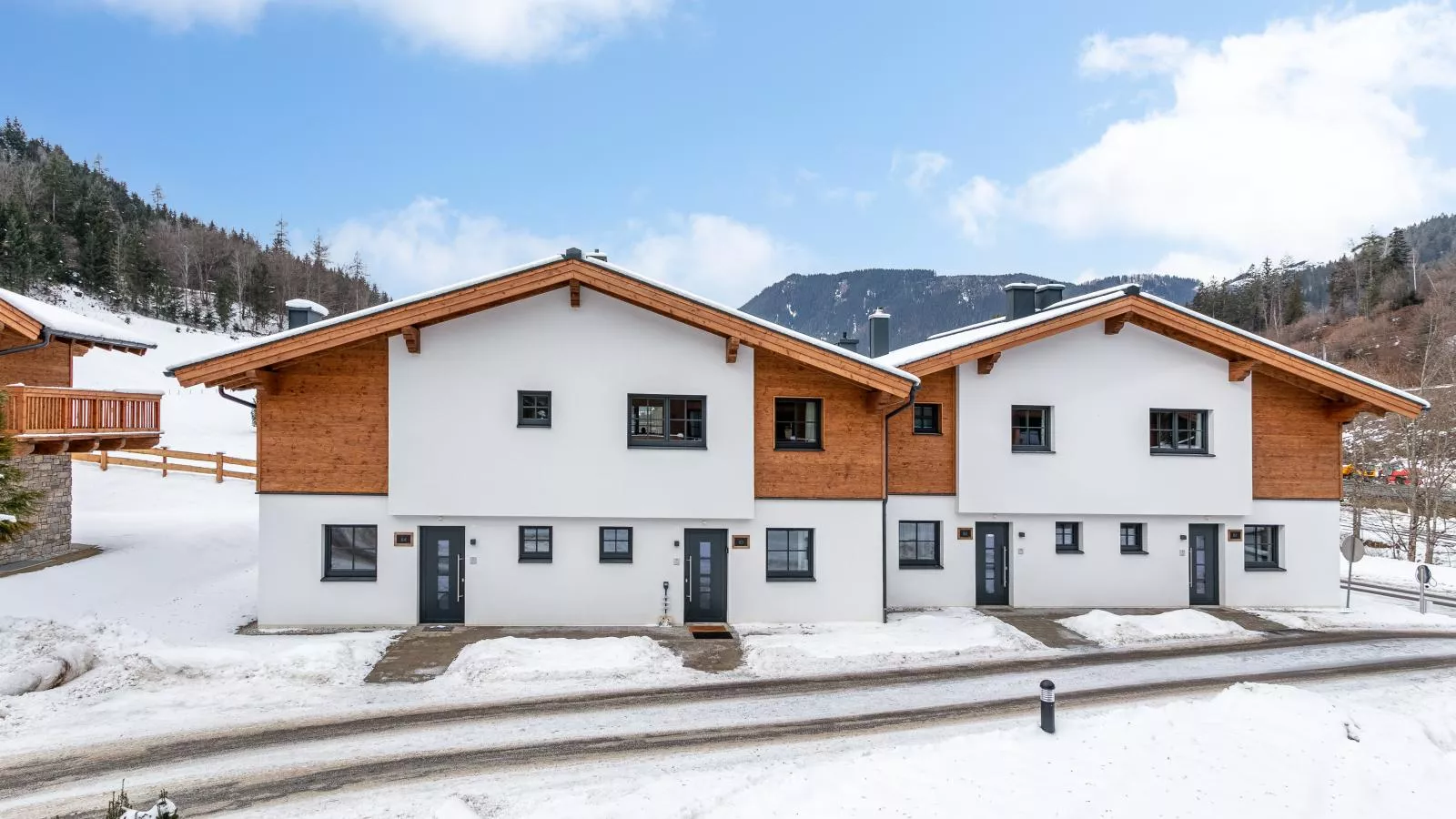 Tauernlodge Amadeiro Im Pongau-Exterior in winter