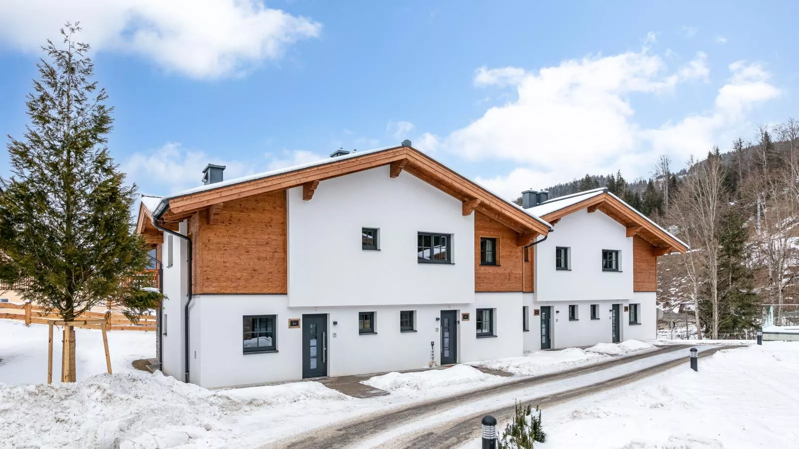 Tauernlodge Amadeiro Im Pongau-Exterior in winter