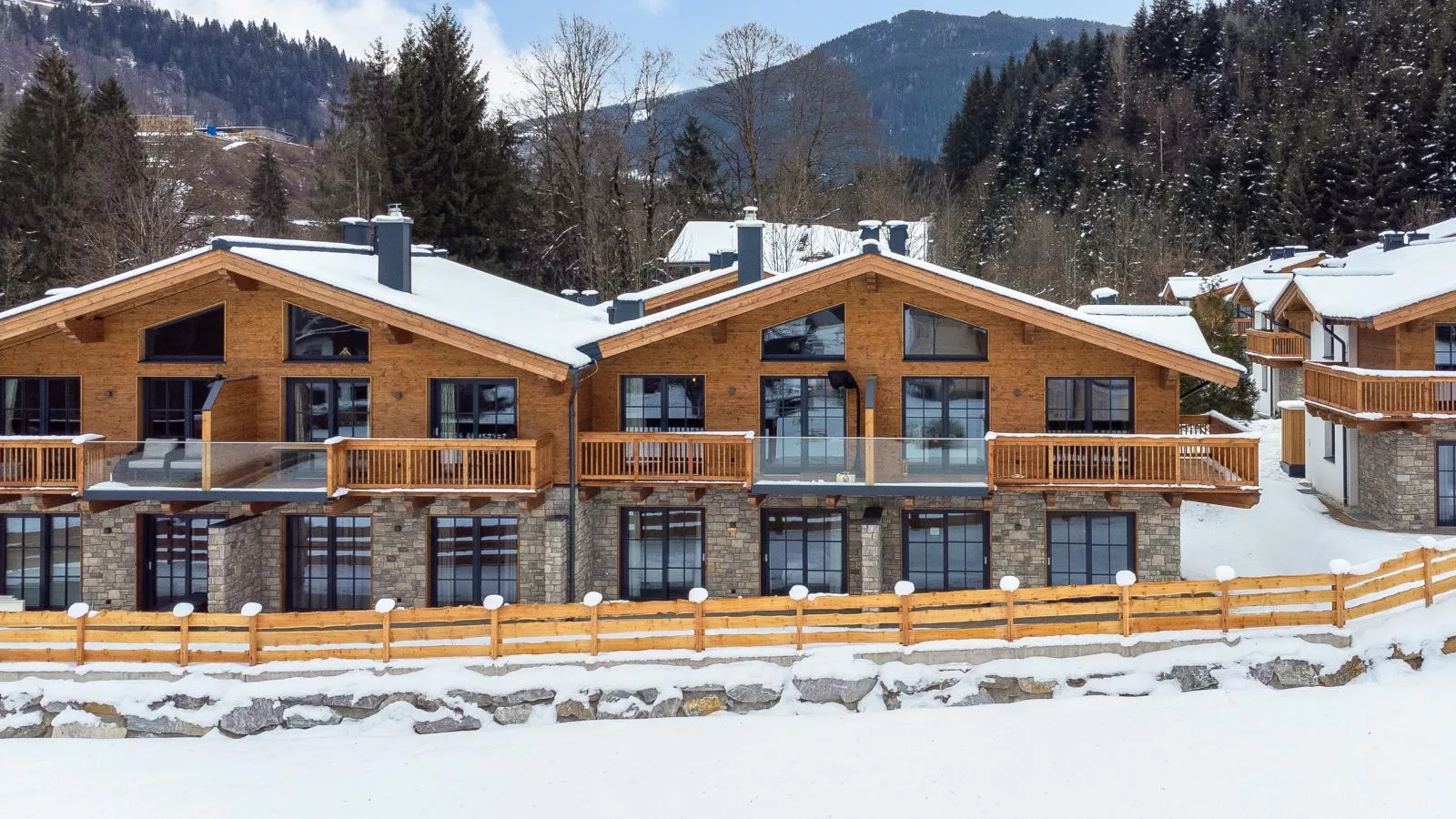 Tauernlodge Amadeiro Im Pongau-Exterior in winter