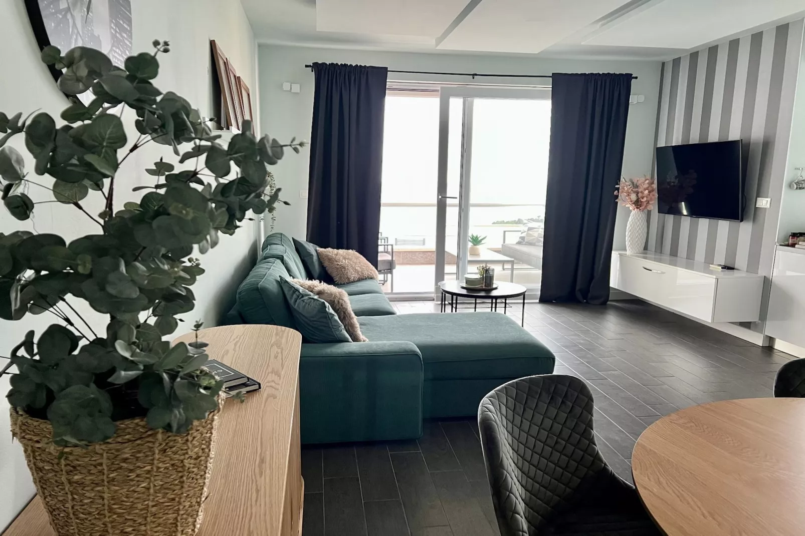 Apartment LaVilla - Two Bedroom Apartment with Balcony and Sea View (Žuti)-Living room
