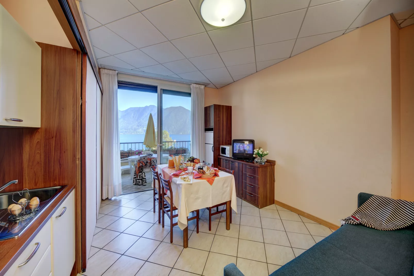 Residence Zust, Verbania Intra-Bilo mansarda-Cuisine