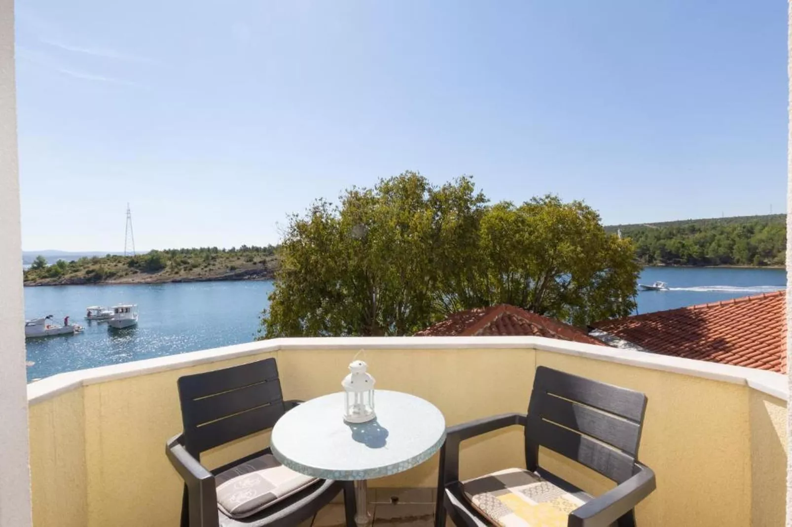 Apartment with Balcony-Terrace balcony