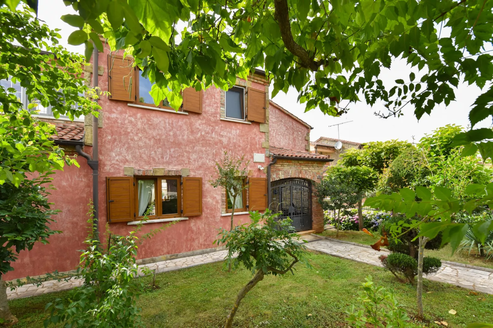 Villa Gloria-Außenbereich Sommer