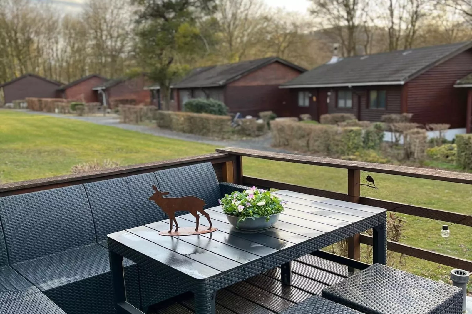 Chalet du temps suspendu-Jardins en été