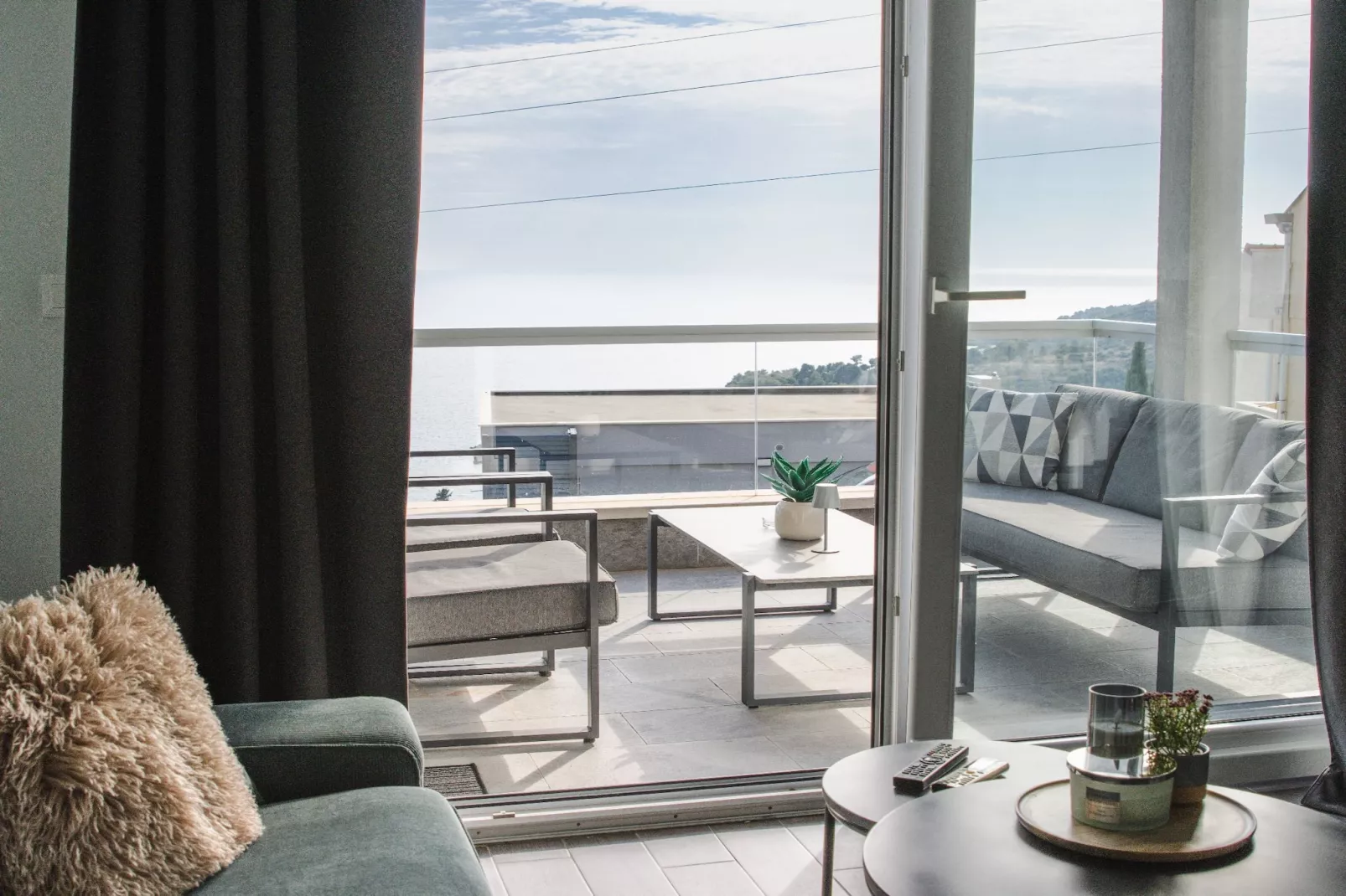 Apartment LaVilla - Two Bedroom Apartment with Balcony and Sea View (Žuti)-Living room