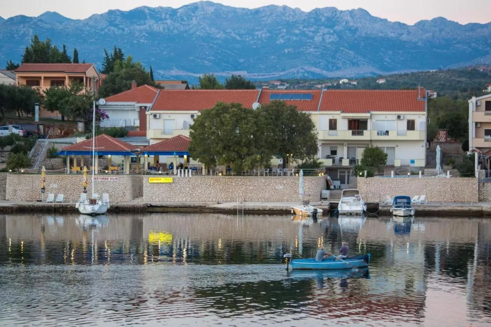 One-Bedroom Apartment - 1-Areas within 1km in summer