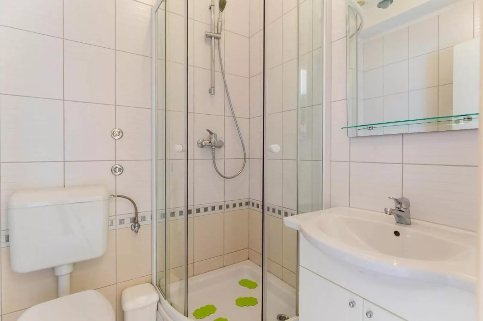 One-Bedroom Apartment - 2-Bathroom