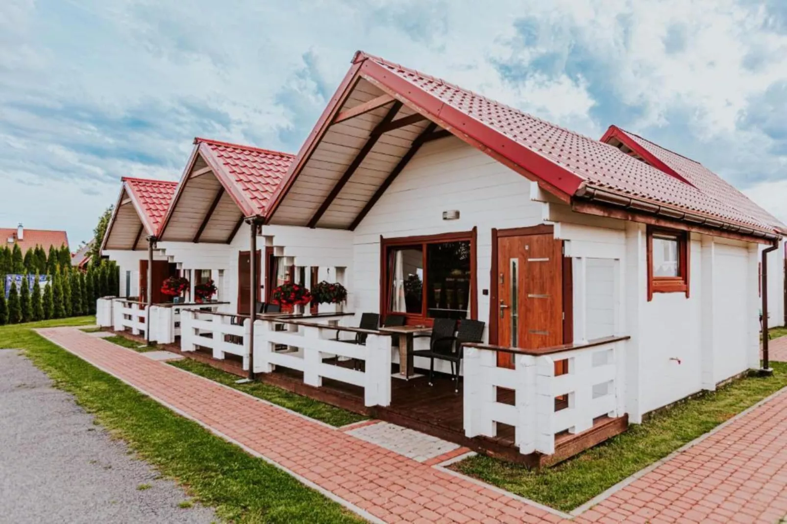 Domki wakacyjne 4-osobowe Ustronie Morskie-Außenbereich Sommer