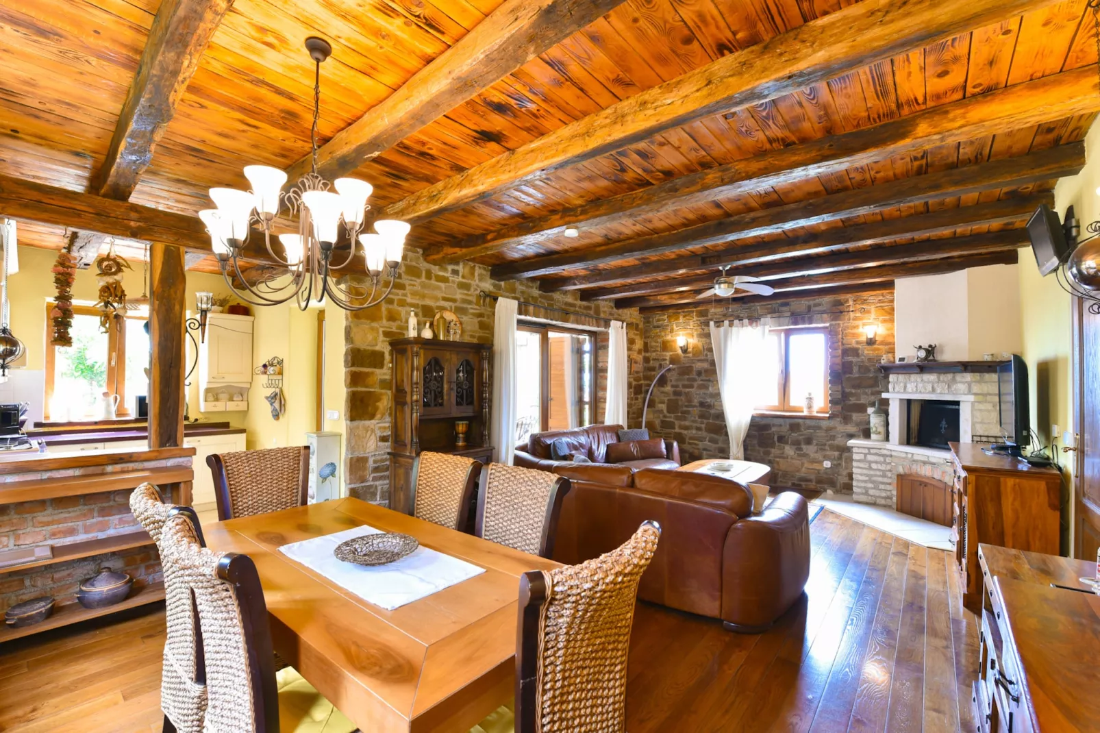 Villa Gloria-Esszimmer