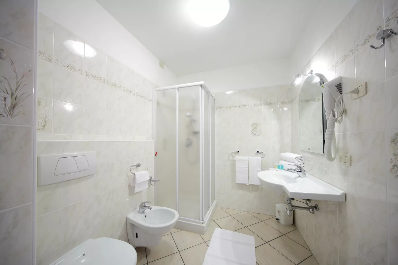 Residence Zust, Verbania Intra-Bilo mansarda-Salle de bain