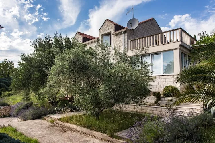 Apartments Villa Maslina - One-Bedroom Apartment with Terrace and Garden View-Outdoor