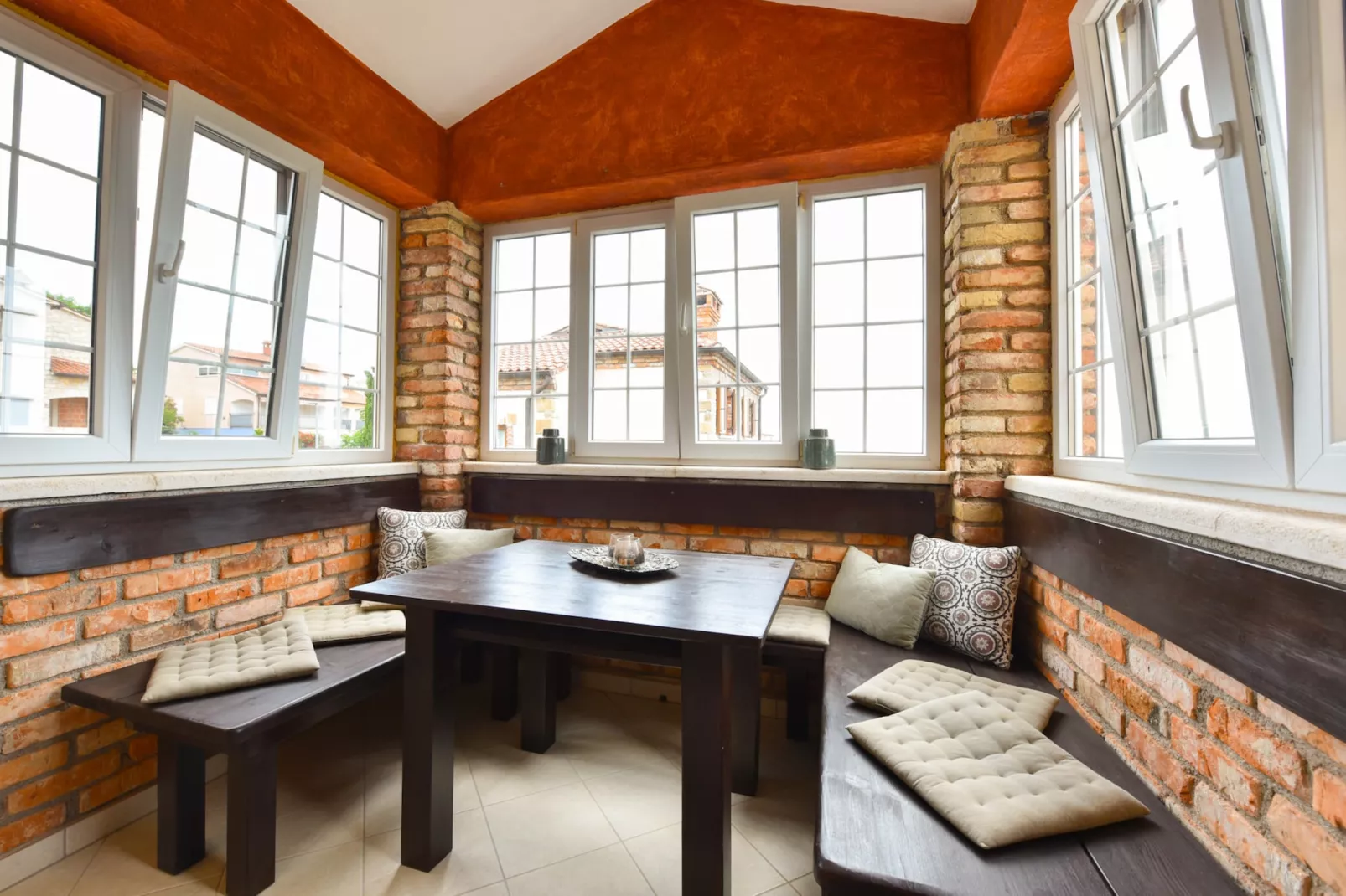 Villa Gloria-Esszimmer