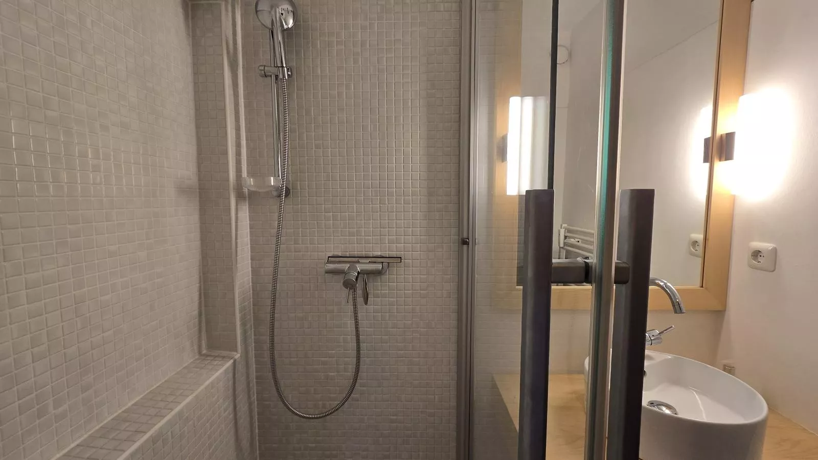 Alpina Lebenberg-Bathroom