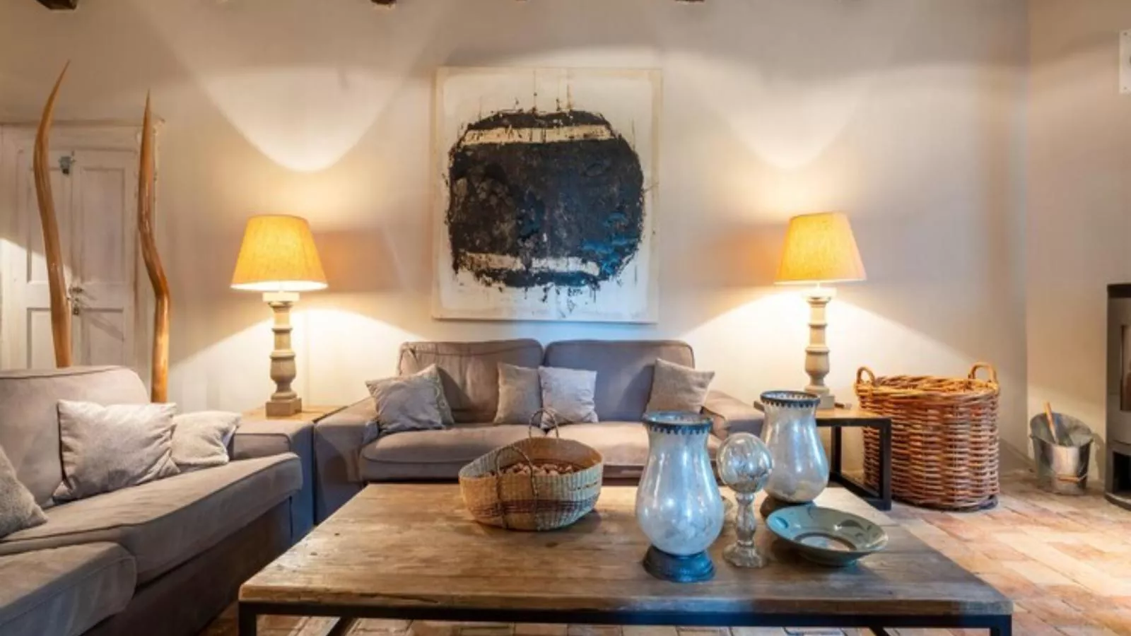 Grenadiers à Six-Living room