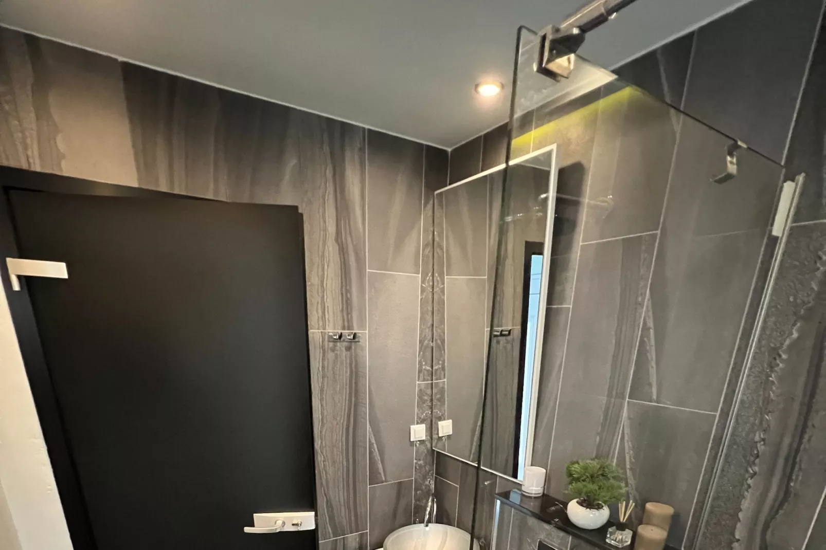 Apartment LaVilla - Two Bedroom Apartment with Balcony and Sea View (Žuti)-Bathroom