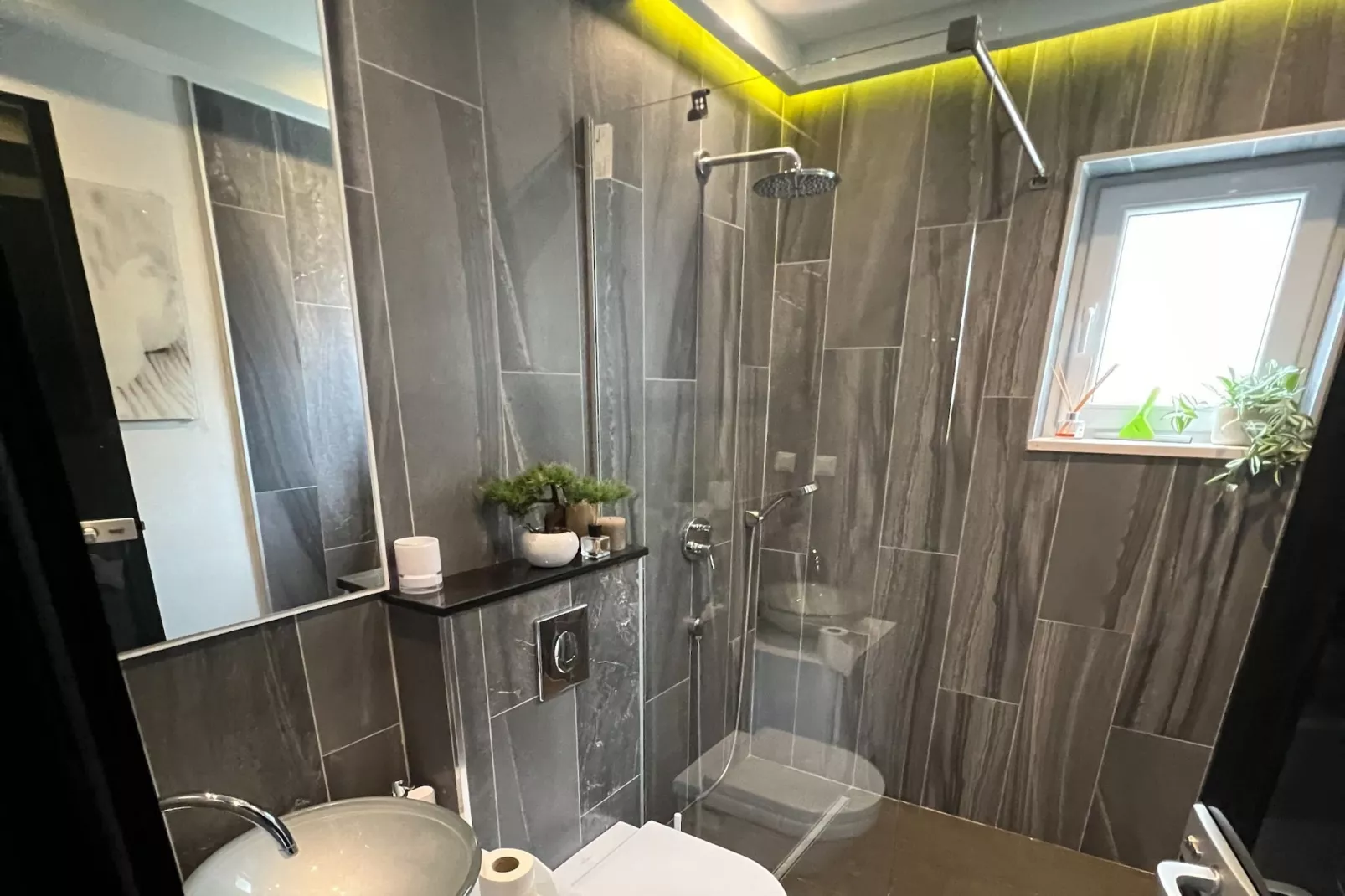 Apartment LaVilla - Two Bedroom Apartment with Balcony and Sea View (Žuti)-Bathroom