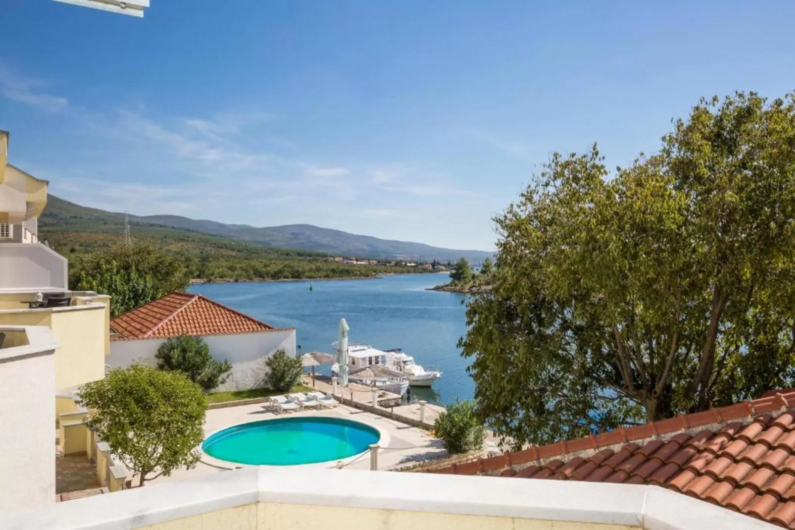 Apartment with Pool View-Gebiete Sommer 5 km