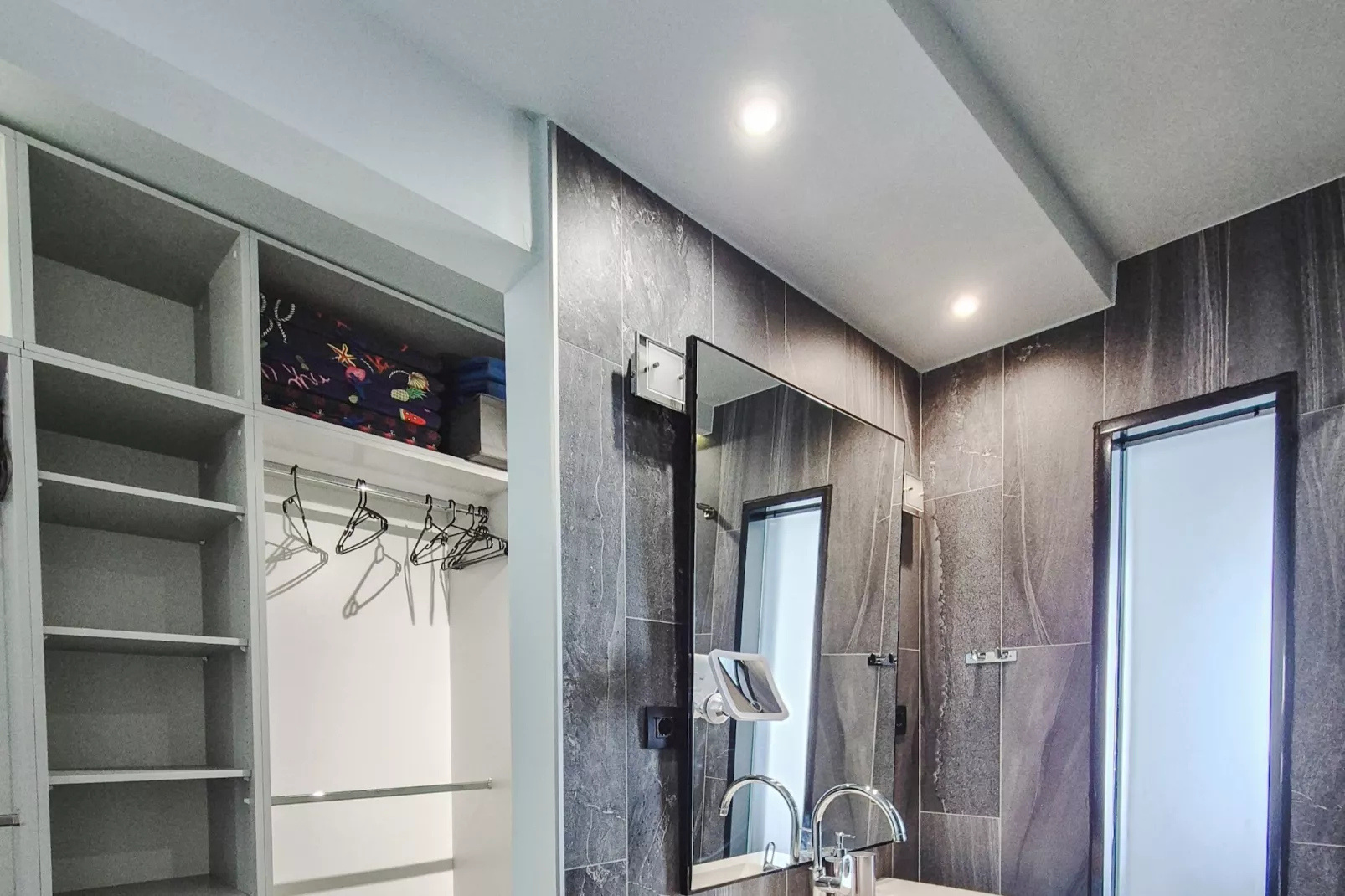 Apartment LaVilla - Two Bedroom Apartment with Balcony and Sea View (Žuti)-Bathroom