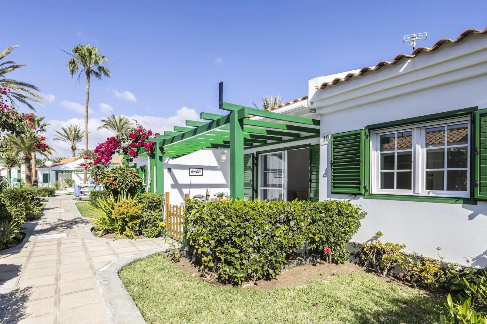 CAMPO DE GOLF 19-Jardins en été