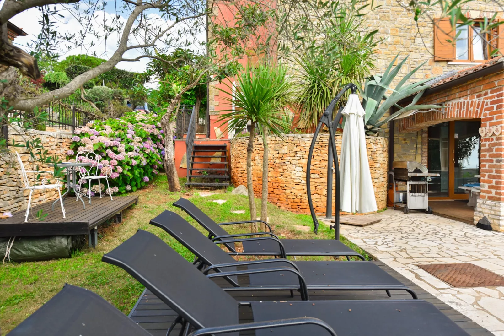 Villa Gloria-Garten Sommer