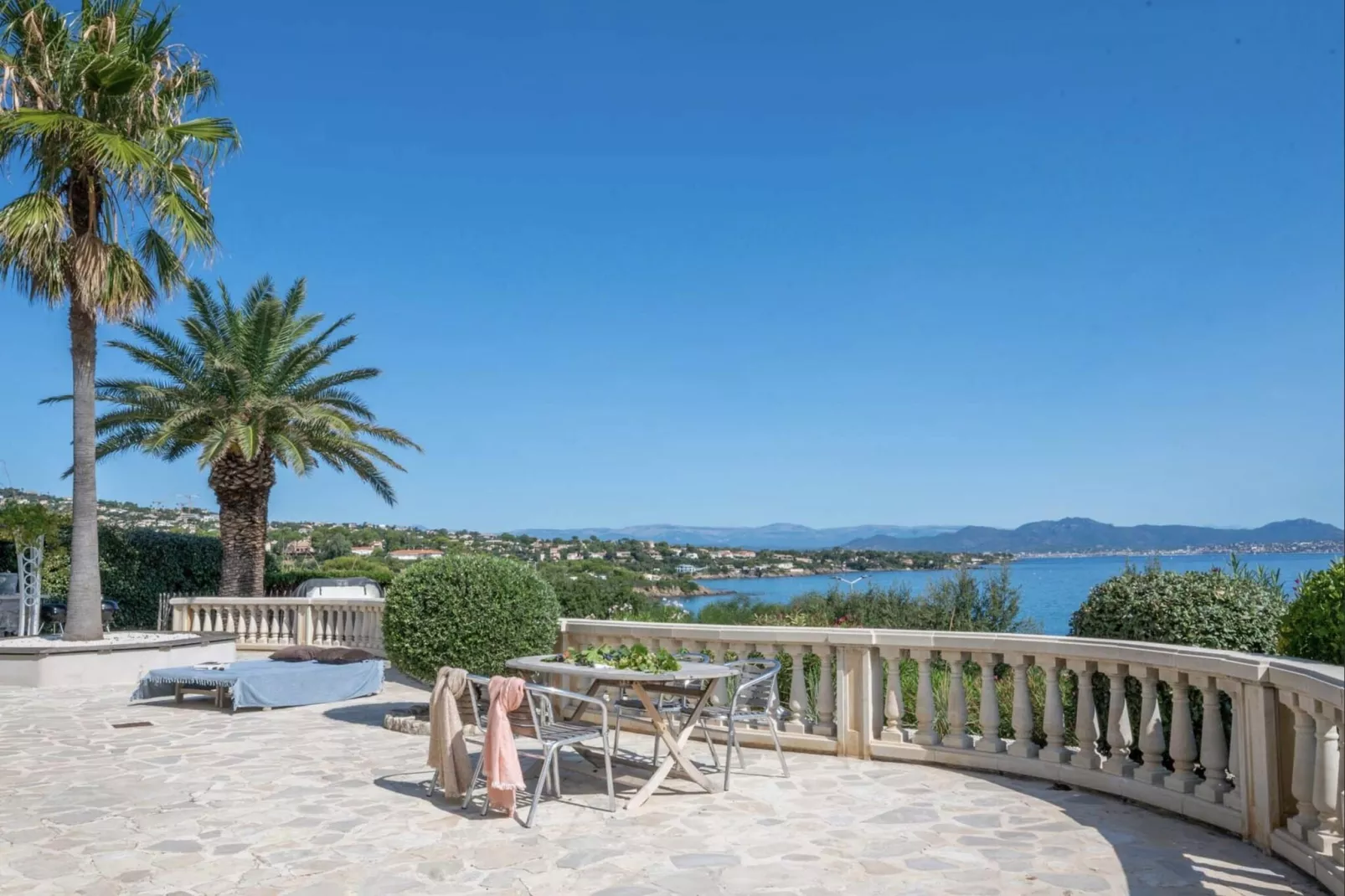 Villa Gaillarde 8 pers - Vue d'été