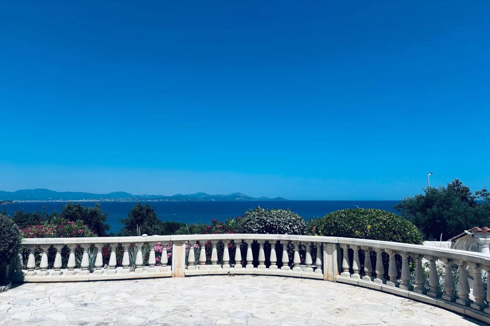 Villa Gaillarde 8 pers - Vue d'été