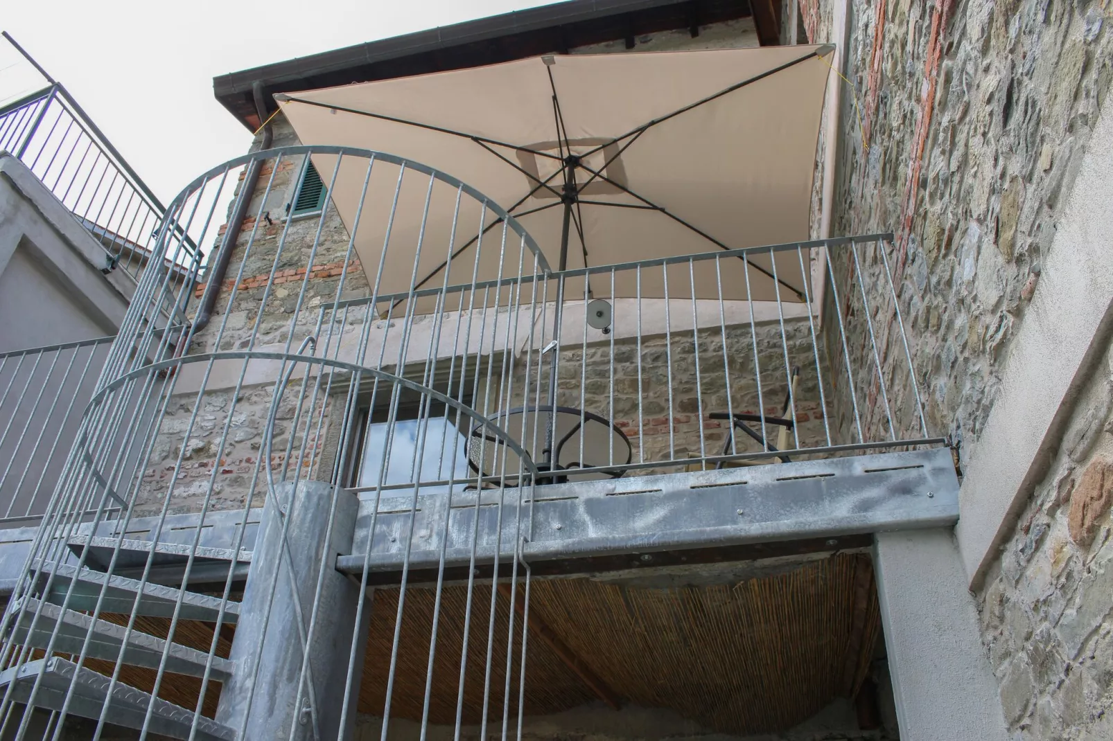 Castello di Argigliano 3-Terrace balcony