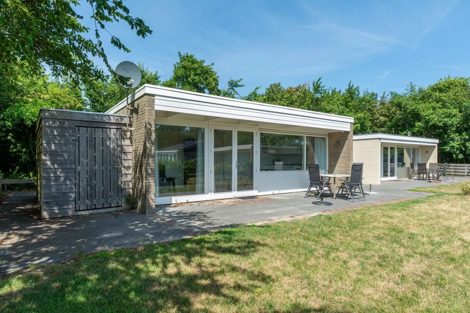 Garnekuul 73-Exterior in summer