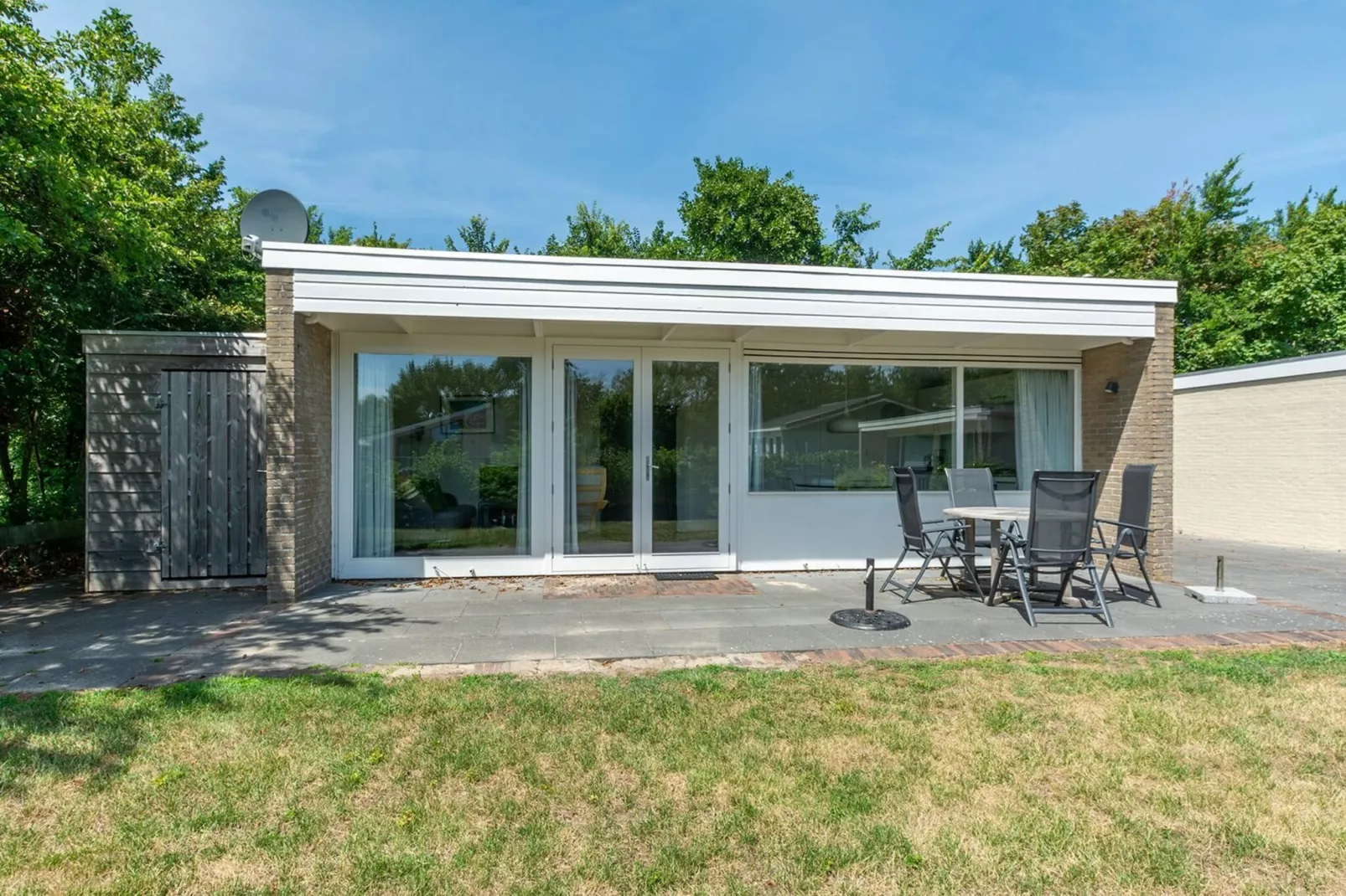 Garnekuul 73-Exterior in summer